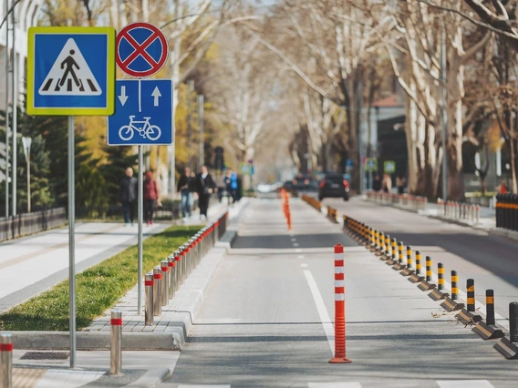 Multi-use path with safety barrier
